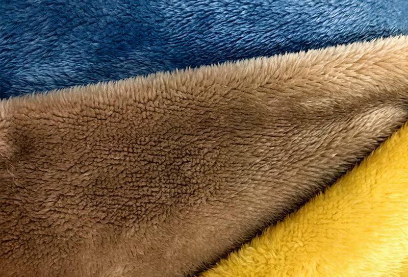 270gsm 185cm Fabraic plush veilbhit artach dhá thaobh de cháithníní beaga